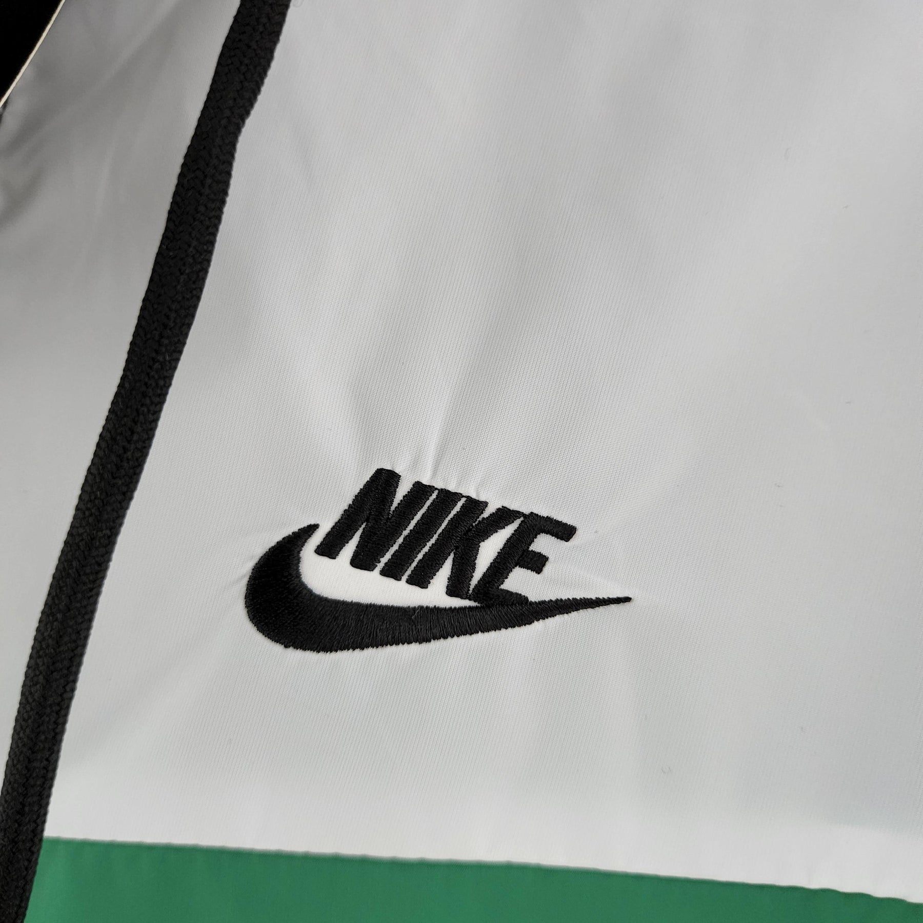 Corta Vento Nike Swoosh - Preto